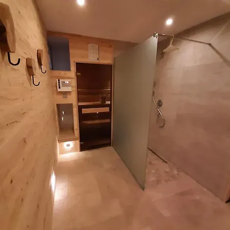 Kraxlhuette Kaernten Velden am Wörther See